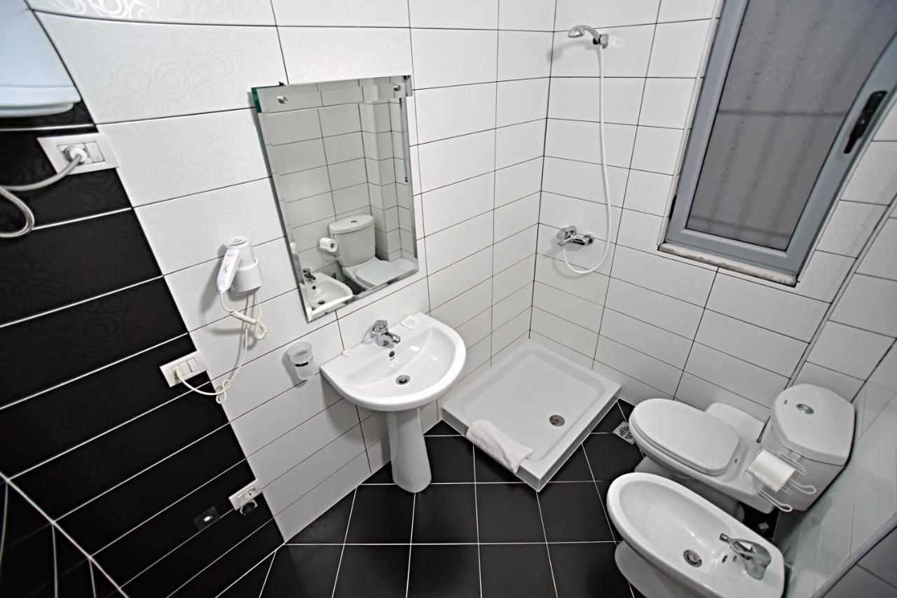 Sunrise Suites Vlorë Extérieur photo